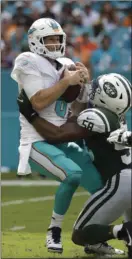  ??  ?? New York Jets inside linebacker Darron Lee (58) sacks Miami Dolphins quarterbac­k Jay Cutler (6), during the first half of an NFL football game, on Sunday in Miami Gardens, Fla. AP PHOTO/LYNNE SLADKY