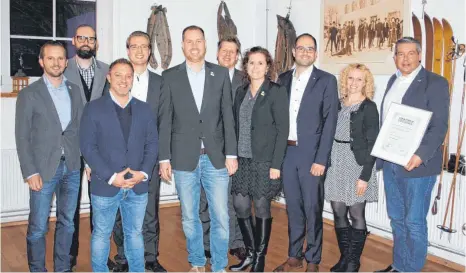  ?? FOTO: PRIVAT ?? Der neue Vorstand der Wirtschaft­sjunioren nimmt sich für das Jahr 2018 einiges vor (von links): Stefan Eberhardt, Daniel Gula, Thomas Nyga, Matthias Wössner, Sebastian Schwind, Wolf-Dieter Bauer, Miriam Laufer, Alexander Wünsch, Carmen Mühlpforte und...