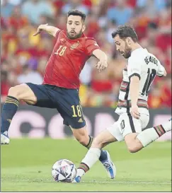  ?? Foto: AP ?? Bernardo Silva y Jordi Alba, durante el España-portugal (1-1) de junio