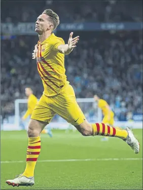  ?? FOTO: PERE PUNTÍ ?? Luuk de Jong celebra el gol que evitó la derrota del Barça en Cornellà