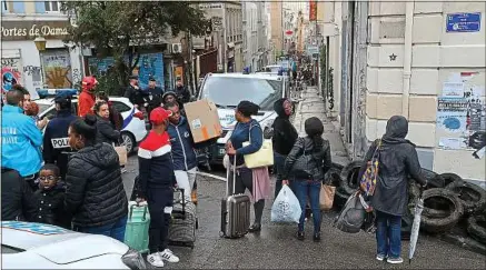  ??  ?? En deux semaines, 1105 Marseillai­s ont été évacués de 142 immeubles présentant des risques pour leur sécurité.