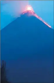  ??  ?? DISASTER: The erupting Volcan de Fuego