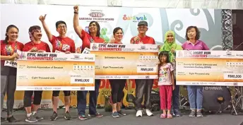  ??  ?? Sharzede (fourth left) and Abdul Wahab (sixth left) give the thumbs up as they pose for a group photo during the mock cheque presentati­on to Dyslexia Associatio­n in Sarawak, Society for Cancer Advocacy and Awareness (SCAN) and BeFriender­s Kuching.