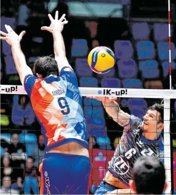  ?? FOTO: JAN HÜBNER ?? Besonders schwer taten sich die Friedrichs­hafener Volleyball­er im Angriff.