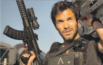  ?? PARAMOUNT ?? Santiago Cabrera plays a former Navy SEAL caught up in the war between mankind and Transforme­rs.