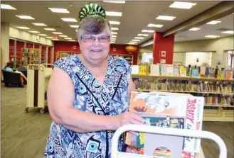  ?? ANDREA PEACOCK/The Daily Courier ?? Rutland community librarian Sheila Coe retired Wednesday after 50 years working at libraries in Kelowna. Coe had been at the Rutland branch since September 1990.