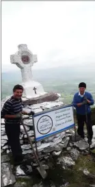  ??  ?? Frank McGill and Johnny Keating at the Canon’s Cross, Cnoc na dTobar.