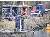  ?? RP-ARCHIVFOTO: STEPHAN KÖHLEN ?? Das THW 2019 im Einsatz in Obmettmann: Ein Teich musste abgepumt werden. Der Damm drohte zu brechen.