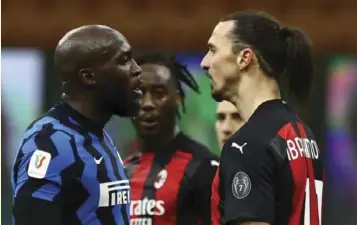  ??  ?? Zlatan Ibrahimovi­ć and Romelu Lukaku will go head-to-head again in the Milan derby today