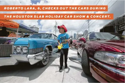  ?? Yi-Chin Lee / Staff photograph­er ?? ROBERTO LARA, 6, CHECKS OUT THE CARS DURING THE HOUSTON SLAB HOLIDAY CAR SHOW & CONCERT.