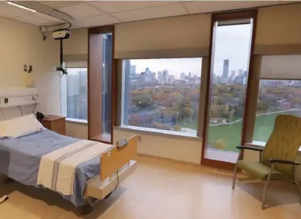  ?? STEVE RUSSELL/TORONTO STAR ?? A typical recovery room in the new Bridgepoin­t Hospital with a wall of windows that provide vistas and maximum natural light.