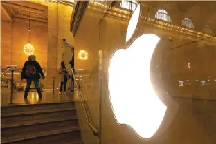  ?? ?? δήλωσε ότι η μήνυση των ΗΠΑ «απειλεί αυτό που είμαστε και τις αρχές εκείνες που κάνουν να ξεχωρίζουν τα προϊόντα της Apple σε έντονα ανταγωνιστ­ικές αγορές».