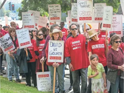  ?? DAMIAN DOVARGANES/AP ?? Kaiser Permanente mental health profession­als and family members rally outside the Kaiser Permanente West Los Angeles Medical Center on Jan. 12, 2015. They are striking this week to seek more staffing.