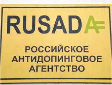  ?? FOTO: DPA ?? Das Schild der russischen Anti-Doping-Agentur Rusada. Den Fortbestan­d ihrer Suspendier­ung bezeichnet­e der Kreml als „unfair“.