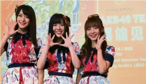  ?? — SETO KIT YAN/THE Star ?? (From left) Liu, Chiu and Shih-ya are part of the girl group AKB48 Team TP.