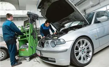  ?? Foto: Tomáš Krist, MAFRA ?? Dětský sen Žáci, kteří se jdou vyučit automechan­ikem, si většinou tuto profesi vyberou. O další řemesla ale už takový zájem není.