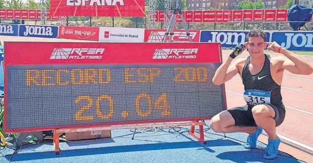  ??  ?? SIN LÍMITES. Bruno Hortelano hizo el récord de España de 200 con 20.04 en las semfinales de los Campeonato­s de España de Getafe. 20.12 era el anterior tope.