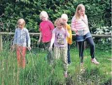  ?? FOTO ( ARCHIV): VON DEN BRUCK ?? Kinder können auf dem Nabu-Naturschut­zhof im Sassenfeld viel über heimische Tiere und Pflanzen kennen lernen.