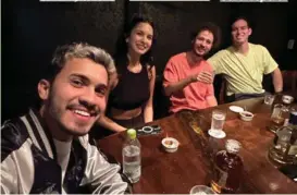  ?? IG ?? Araya Vlogs compartió con Luisito Comunica, la novia y un amigo.