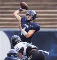  ?? Yi-Chin Lee / Houston Chronicle ?? Rice quarterbac­k Mike Collins throws a pass during the first quarter against Middle Tennessee in October.