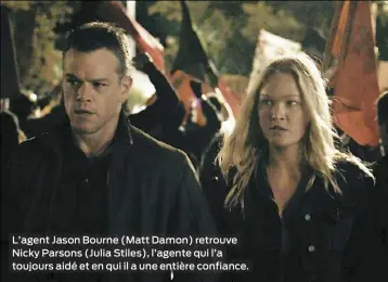  ??  ?? L’agent Jason Bourne (Matt Damon) retrouve Nicky Parsons (Julia Stiles), l’agente qui l’a toujours aidé et en qui il a une entière confiance.