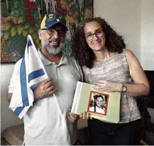  ?? Daniela Kresch/Folhapress ?? Os judeus venezuelan­os Simon de Caro e a mulher, Irene