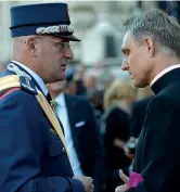  ?? (Afp) ?? Sicurezza Il capo della Gendarmeri­a vaticana Domenico Giani con monsignor Georg Gaenswein