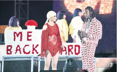  ?? SCOTT DUDELSON GETTY IMAGES ?? Rapper Cardi B receives husband Offset’s plea — “Take Me Back,” written on three large cakes — during a festival in Los Angeles.