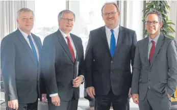  ?? FOTO: GÖTZ ?? Das Vorstandst­eam der Donau-Iller Bank (v.l.): Gerhard Deuringen, der scheidende Vorstandss­precher Hans Peter Hirling, Jost Grimm und Peter Seibel in der Hauptstell­e an der Ehinger Pfisterstr­aße.