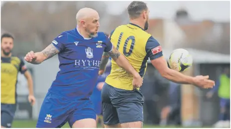  ?? Picture by Martyn White ?? PHYSICAL BATTLE Lee Molyneaux, above left, keeps a close eye on Steve Hutchings during Monday’s Wessex League derby at Dover Road