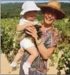  ??  ?? 4 Dans les vignes de sa propriété ramatuello­ise avec Sarah bébé, en .