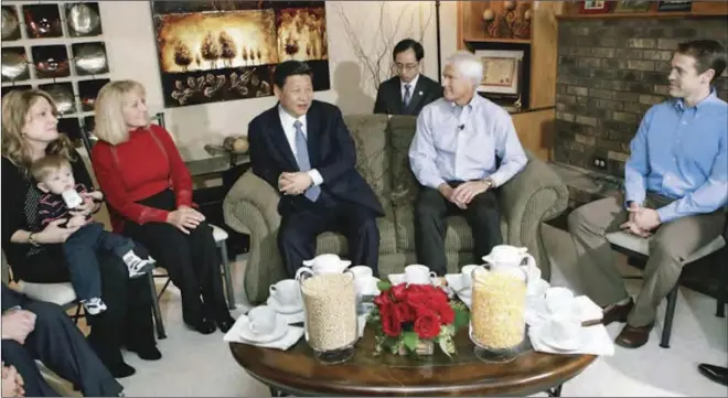  ?? ?? The 2012 trip to Iowa by Xi Jinping (centre) included a visit to the home and farm of Grant Kimberley (right) and his family.