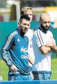  ?? FOTO: EFE ?? Comprometi­dos Messi y Mascherano, ejerciendo de líderes 1. Brasil