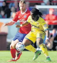  ?? Gareth Davies ?? Courtney Richards, right, has signed for Macclesfie­ld from Torquay