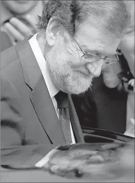  ??  ?? Mariano Rajoy fue destituido por una moción de censura en el Parlamento español por Pedro Sánchez ■ Foto Afp
