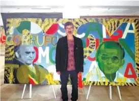  ?? SERGIO CEYCA ?? El pintor presenta su obra en el vestíbulo de la Asamblea Legislativ­a.