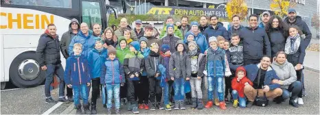  ?? FOTO: GERHARD SIEGL ?? Die jungen Spieler des SV Baustetten bei der Ankunft in der Wirsol Rhein-Neckar-Arena in Hoffenheim.