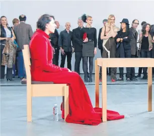  ??  ?? Abramovic vino a Buenos Aires en la primera Bienal de Performanc­e