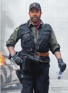  ?? Foto: Imago, Zuma Press ?? Der Mann, den niemand besiegt: Im Film „The Expendable­s II“spielte Chuck Norris 2012 den unverwüstl­ichen einsamen Wolf Booker.