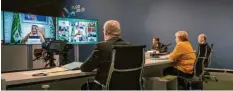  ?? Foto: Bundesregi­erung, dpa ?? Auch Kanzlerin Angela Merkel war per Video zugeschalt­et.