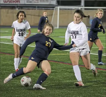  ?? Marsha Grimms/Grimms Sports Photograph­y ?? Mars’ Lily Wolf, left, looks for room to maneuver against Radnor Saturday in the PIAA Class 3A championsh­ip in Hershey, Pa.