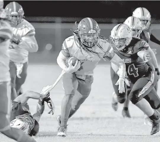  ?? MICHAEL LAUGHLIN/SUN SENTINEL ?? Deerfield Beach running back Jazium Patterson runs through the Stoneman Douglas defense during the first half Friday.