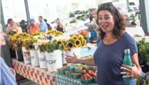  ??  ?? Jennifer Chandler, food and dining reporter at The Commercial Appeal, talks with attendees during the Experience the Story: Memphis Farmers Market Tour on June 22. BRAD VEST/THE COMMERCIAL APPEAL