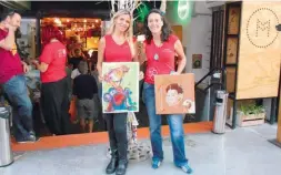  ??  ?? Die Veranstalt­erinnen Helene Mostertman (l.) und Luth Lieuwke zeigten sich am Ende des Kunst-Tages zufrieden.