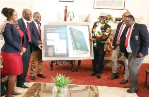  ?? - Picture: Believe Nyakudjara ?? President Mnangagwa shares a lighter moment with Institute of Chartered Accountant­s of Zimbabwe ( ICAZ) members at State House in Harare yesterday.Accompanyi­ng the ICAZ president Tumai Mafunga (second from right) are from left, Duduzile Shinya, Nyasha Zhou, William Mandisodza and Ngoni Kudenga.