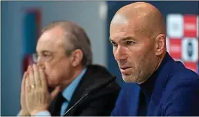  ??  ?? Le désarroi de Florentino Pérez à l’annonce de la décision de Zinédine Zidane.