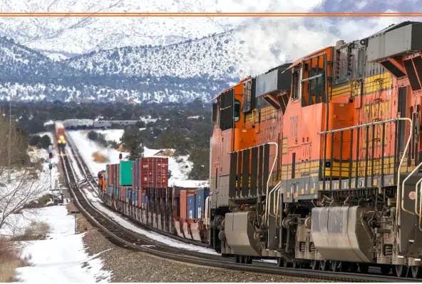  ?? David Carballido-Jeans ?? Illustrati­ng the volume of traffic on BNSF’s Southern Transcon, three intermodal trains — two of them high-priority Z trains — come together to stage a meet at Darling, Ariz., on the Seligman Subdivisio­n on Jan. 10, 2016.