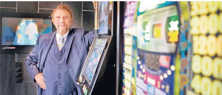  ?? FOTO: FRANZ BISCHOF ?? Paul Gauselmann hat mit Glücksspie­lautomaten viel Geld verdient.