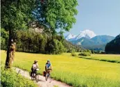  ??  ?? Die Regionen Sieger bleibt Bayern (oben: der Bodensee, Kö nigssee Radweg mit Blick auf den Watzmann), im Ausland siegte der Donauradwe­g zwischen Passau und Wien.