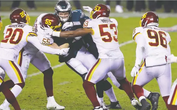  ?? MITCHELL LEFF/ GETTY IMAGES ?? Eagles quarterbac­k Nate Sudfeld, centre, was put into Sunday night's game against Washington despite not having played in two NFL seasons.